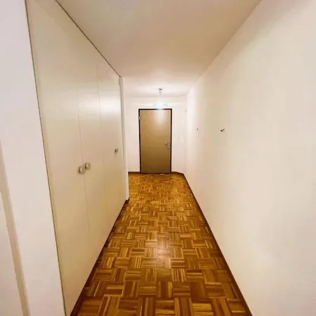 4 Flat - 3 Bedroom, Balcony With View Hwa5 - Self Checkin 苏黎世